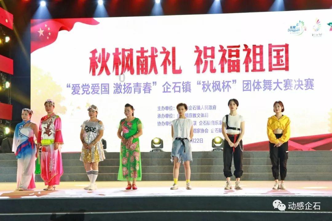 救援男孩与狗